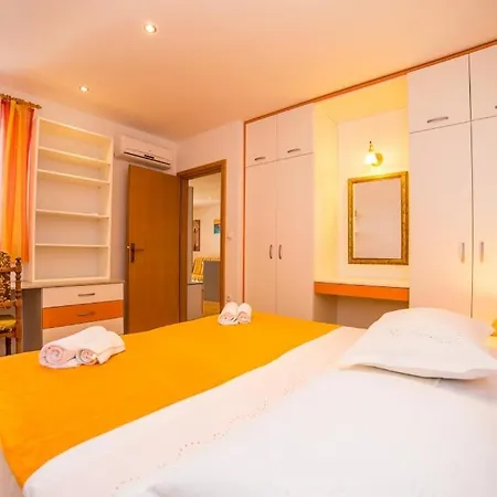 In With Sea View, Terrace, Air Conditioning, Wifi 3739-2 Apartment