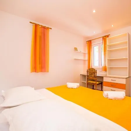 Apartment In With Sea View, Terrace, Air Conditioning, Wifi 3739-2